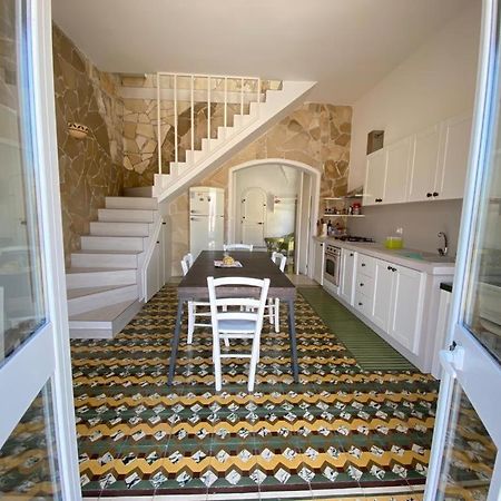 Casa Vacanze Illiria A Roca Vecchia Vicinissima Al Mare Exterior foto