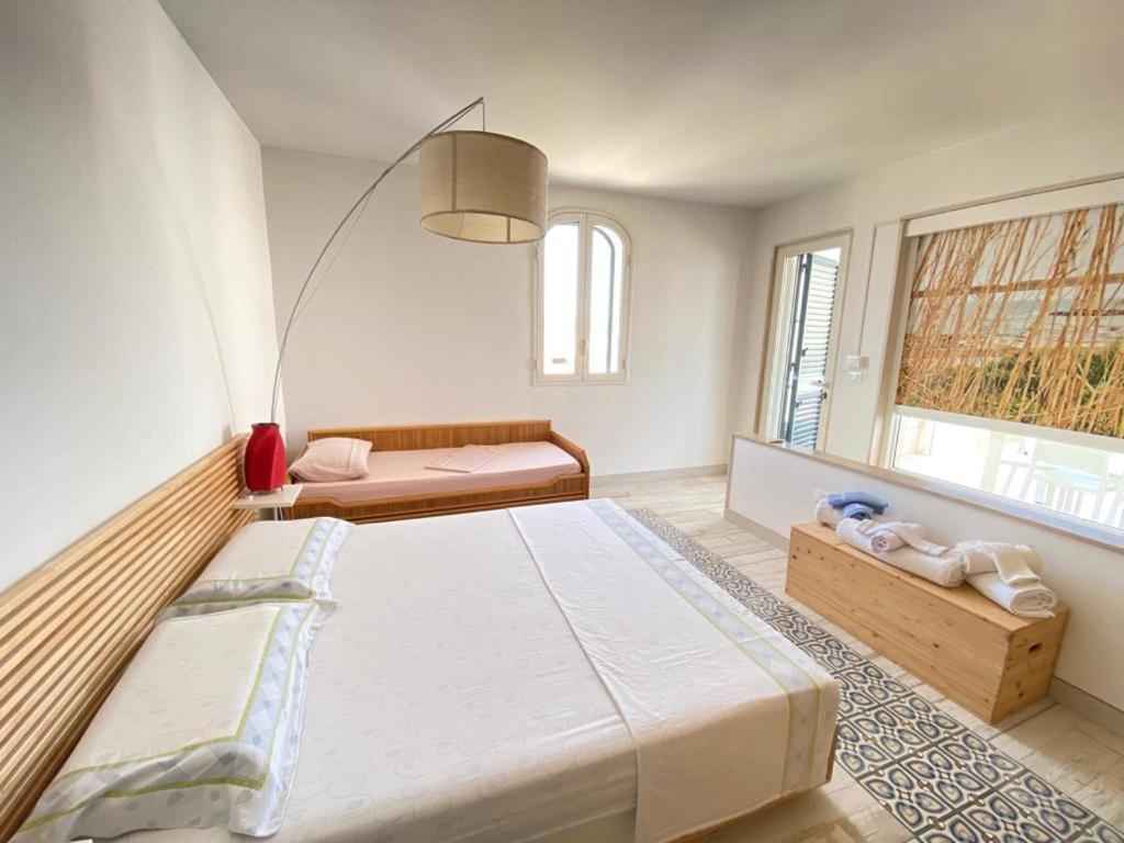 Casa Vacanze Illiria A Roca Vecchia Vicinissima Al Mare Exterior foto