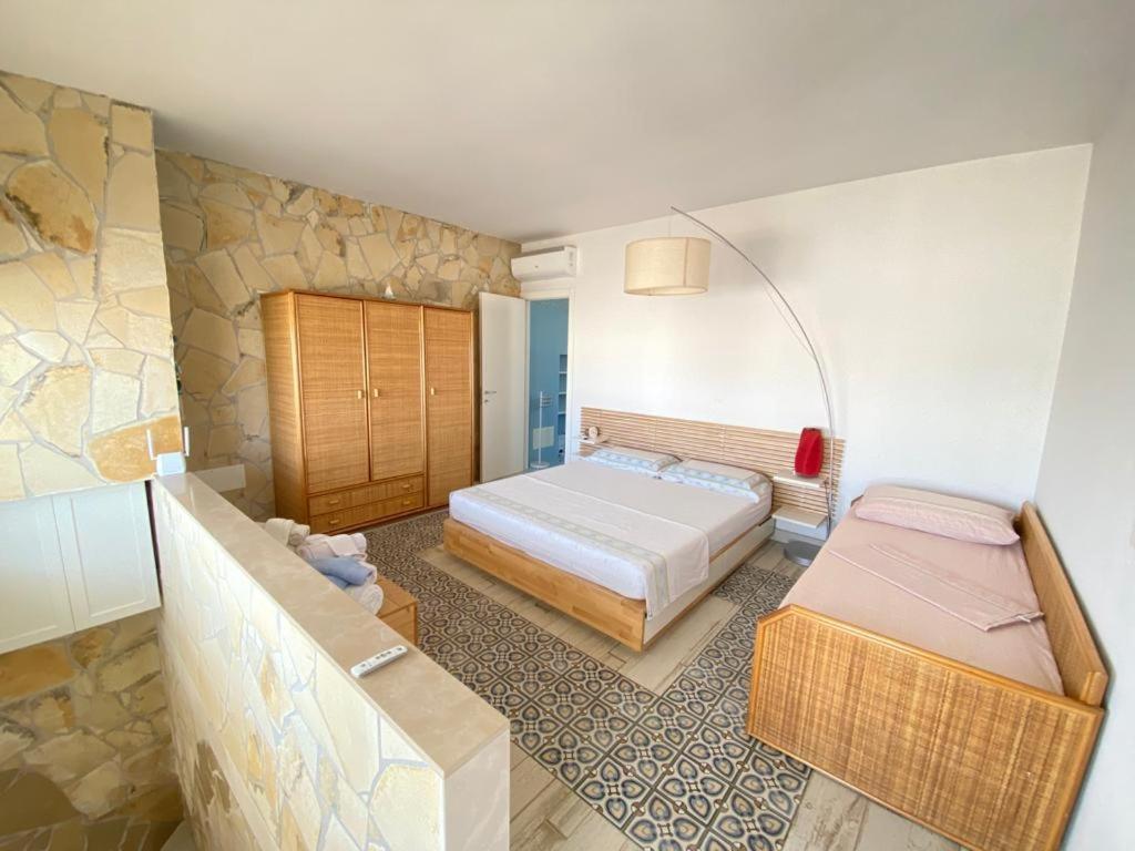 Casa Vacanze Illiria A Roca Vecchia Vicinissima Al Mare Exterior foto