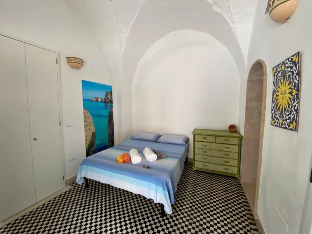 Casa Vacanze Illiria A Roca Vecchia Vicinissima Al Mare Exterior foto